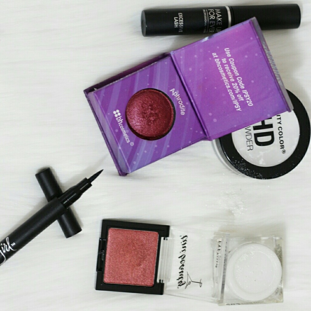 Makeup Bundle - Picture 3 of 6